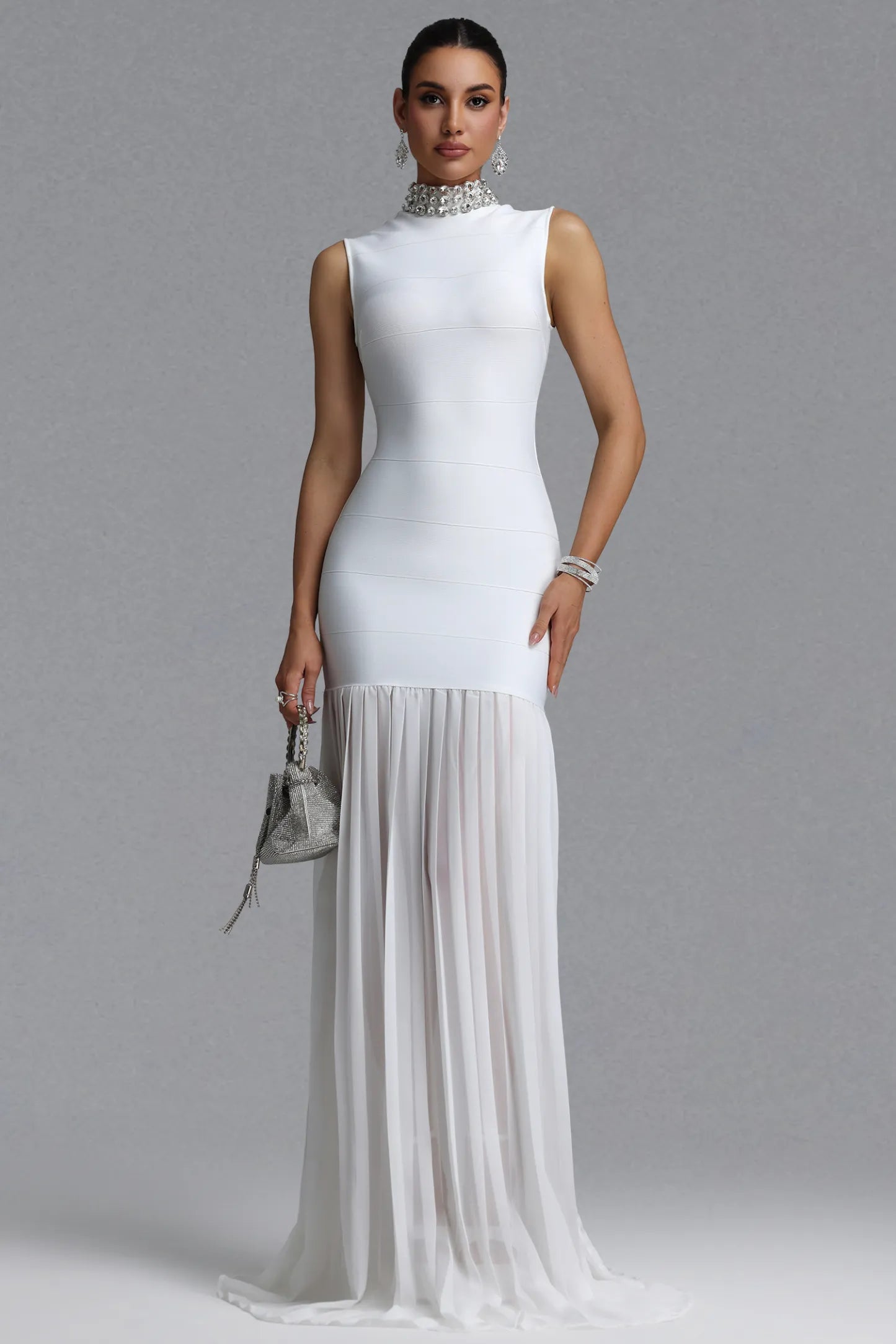Robe Longue Bandage Blanche Col Montant Strass – Jupe Plissée Fluide