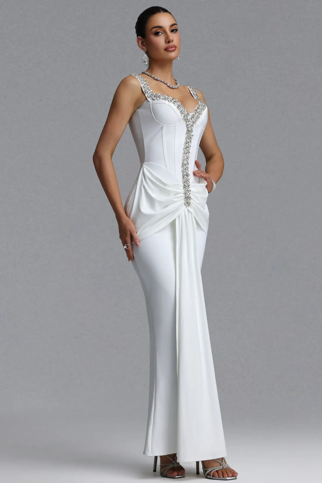 Robe de Soirée Longue Sirène Blanche Ornée de Strass – Bustier Corset