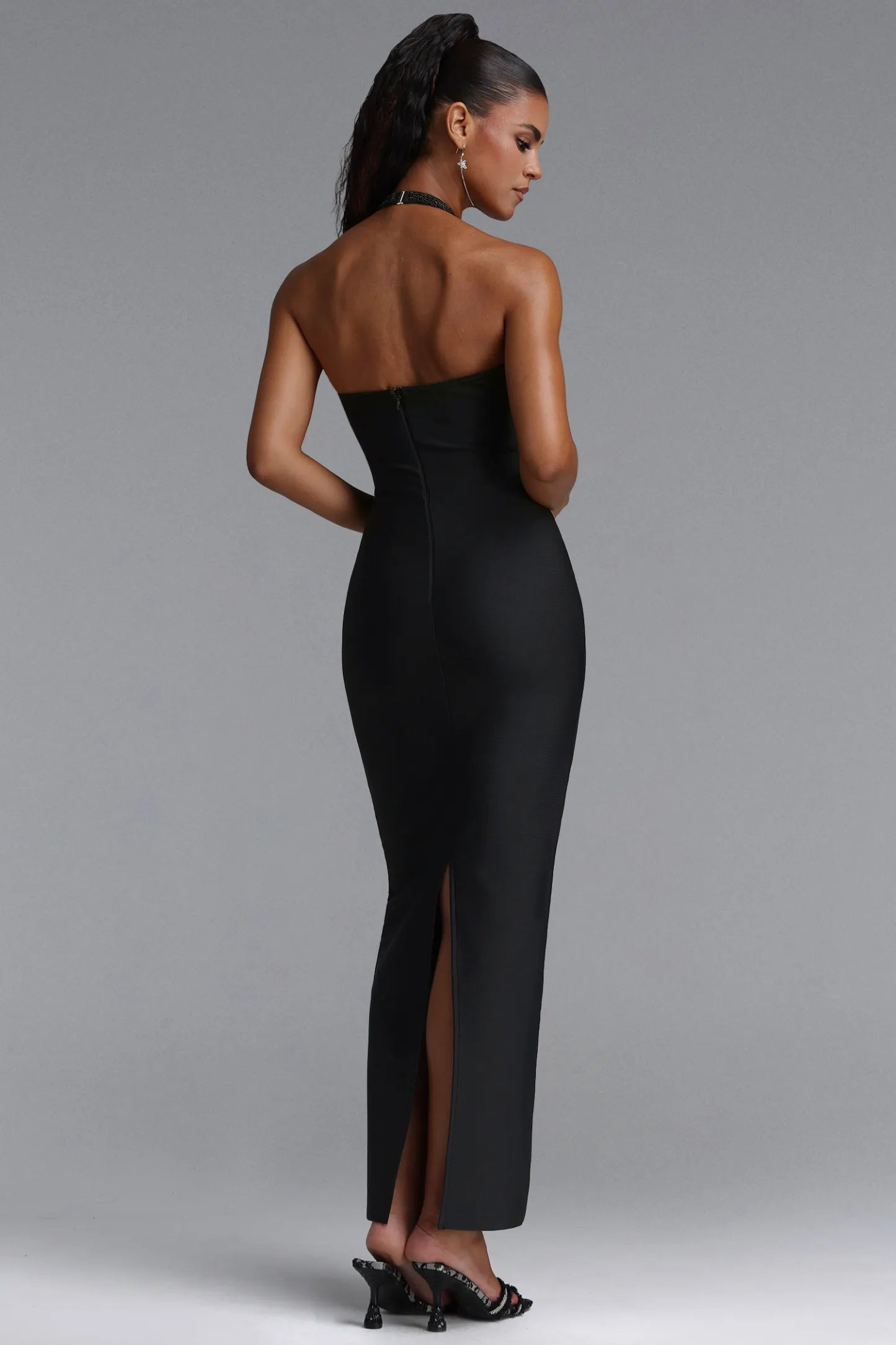 Robe Bandge Prestige Kaléa – Longue Noire à Encolure Festonnée Perlée