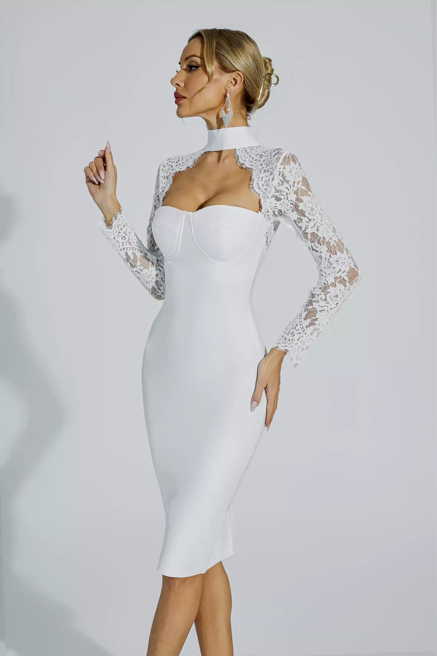 Robe Bandage "Éclat de Dentelle"