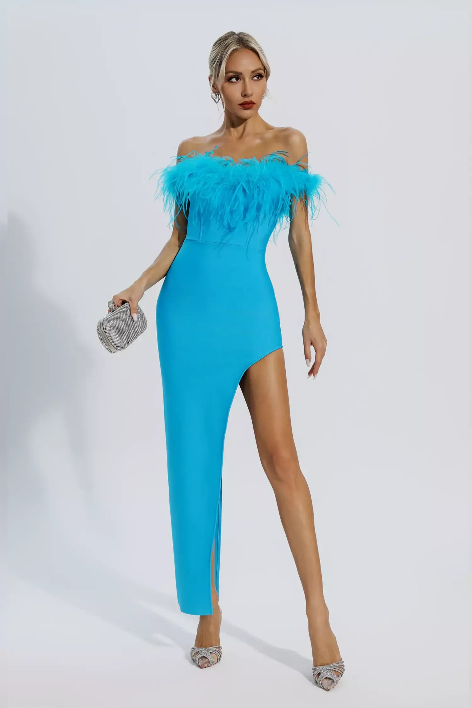 Robe bandage prestige en plumes d'autruche bleue Mara