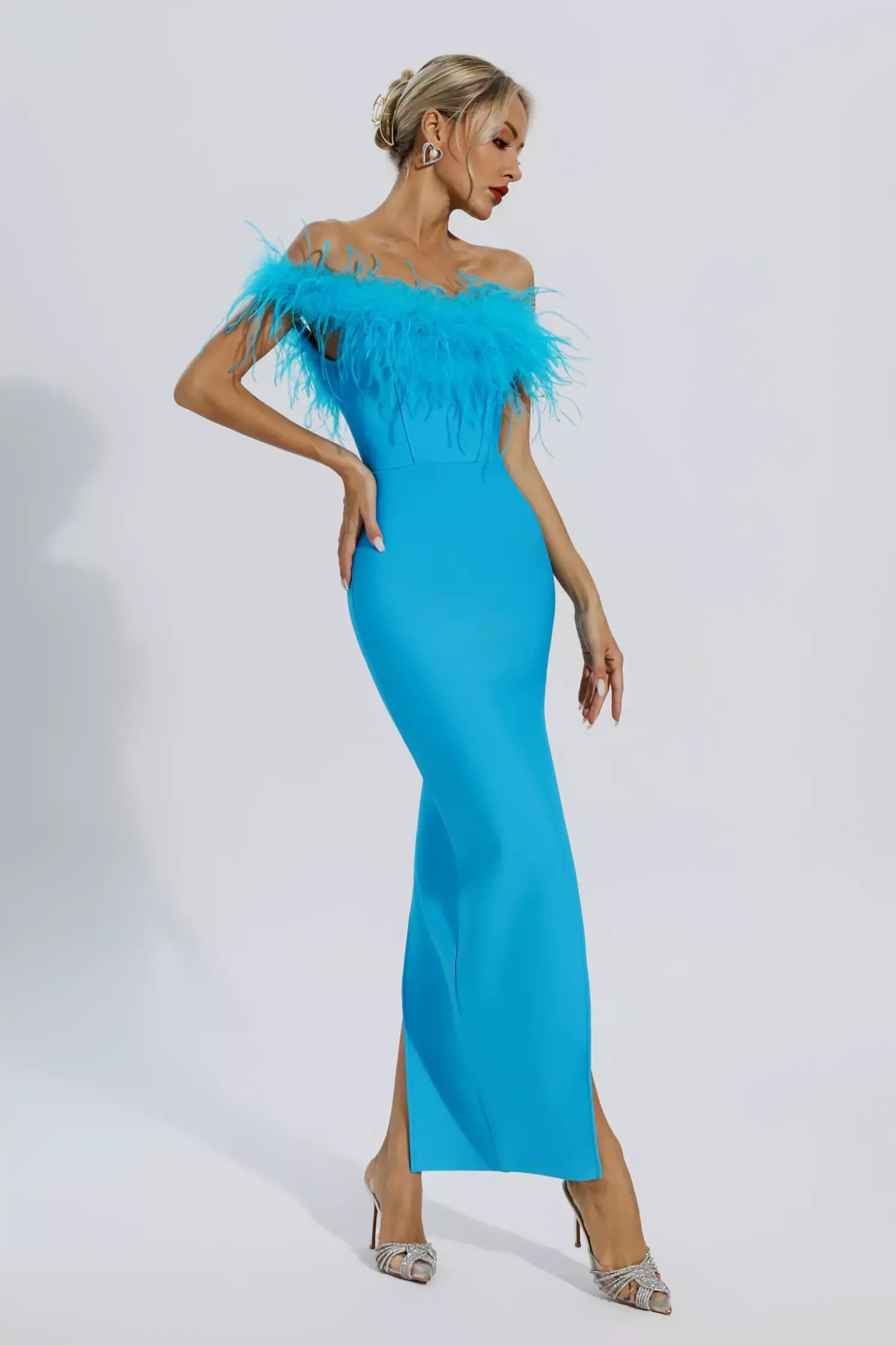 Robe bandage prestige en plumes d'autruche bleue Mara